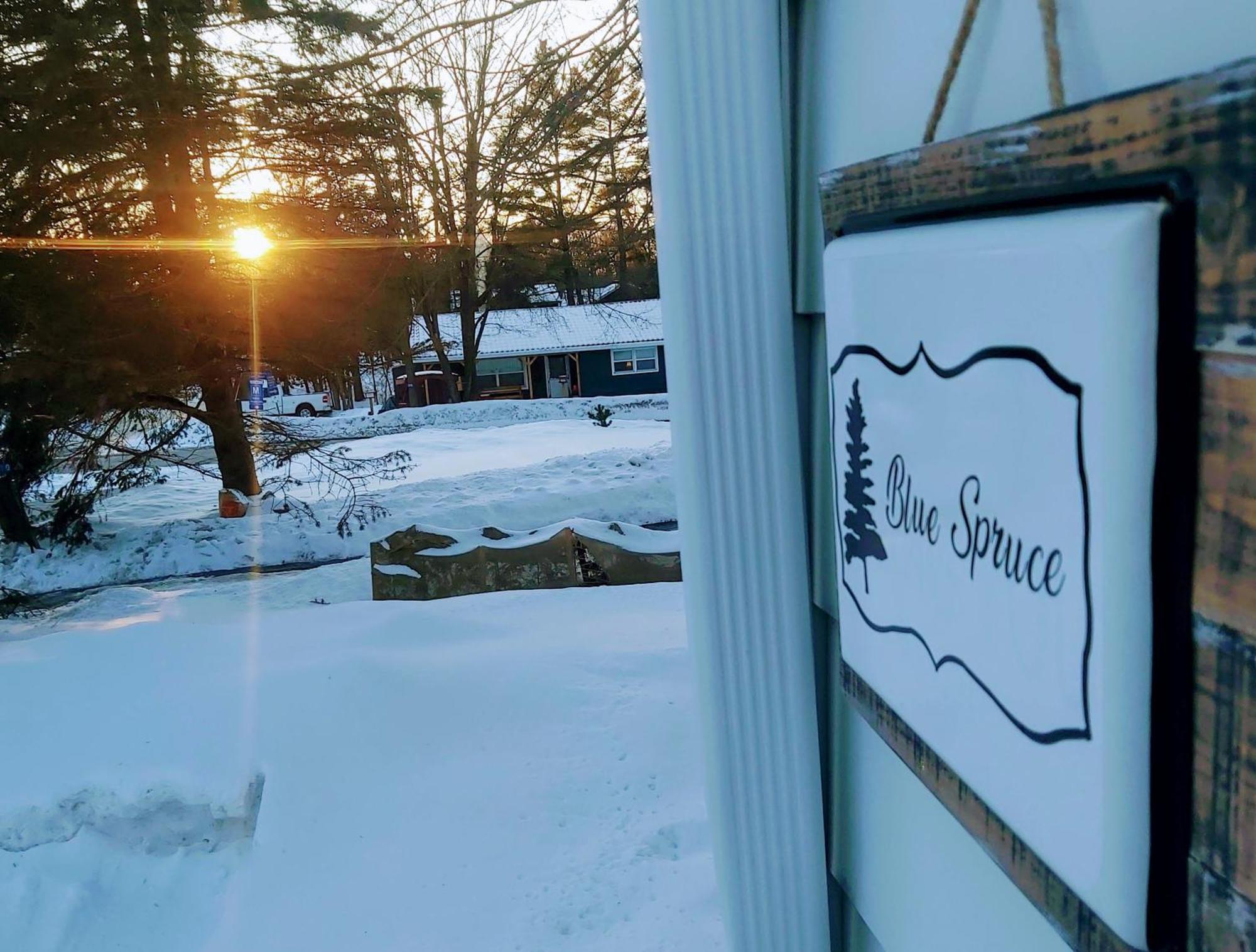 Blue Spruce Bed And Breakfast Muskoka Gravenhurst Exterior foto